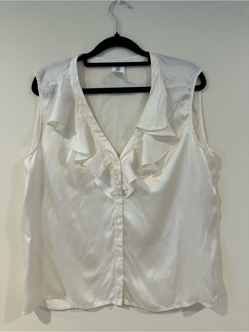 100% silk Gerard Darel Ivory Ruffle V-Neck Sleeveless Top